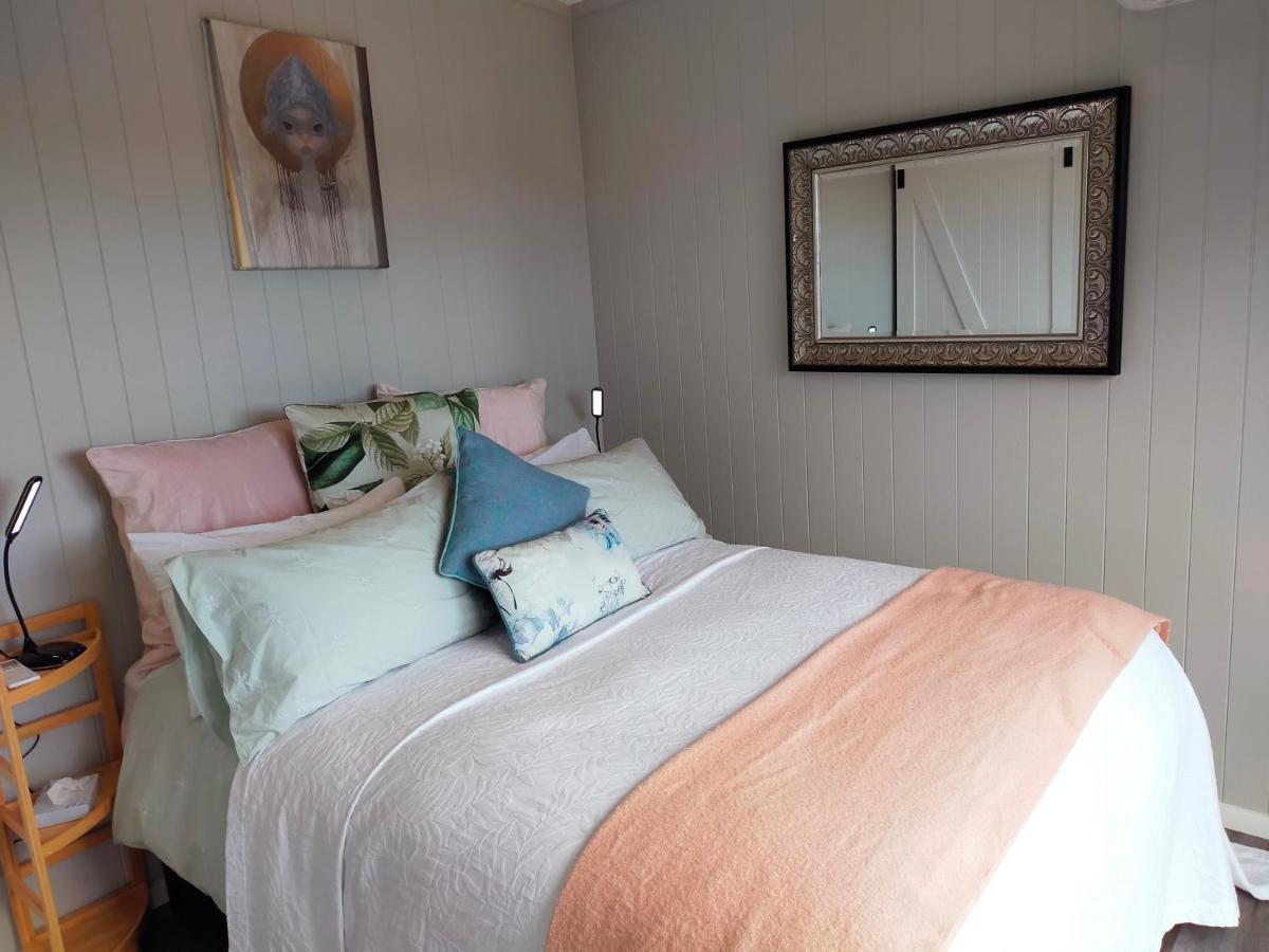 Вилла Secluded, Private Rural Retreat Mins From Warkworth -"Avondale" Minihouse Экстерьер фото